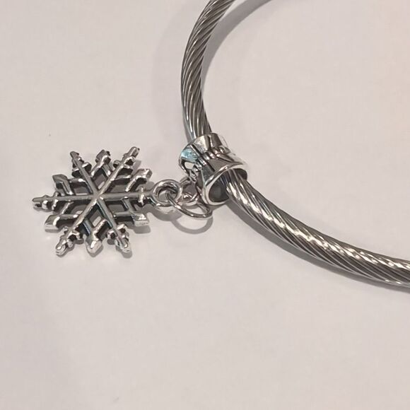 Silver Snowflake Dangle Charm for Pandora Style Bracelet - Picture 4 of 5